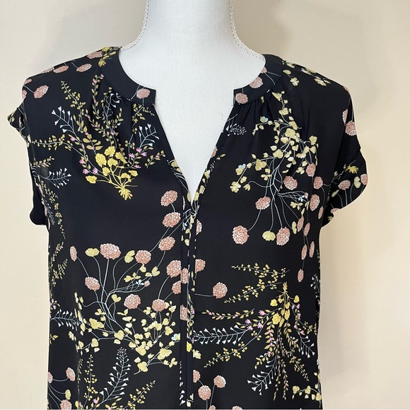 Philosophy Floral V-Neck Short Sleeve Blouse - Picture 3 of 13